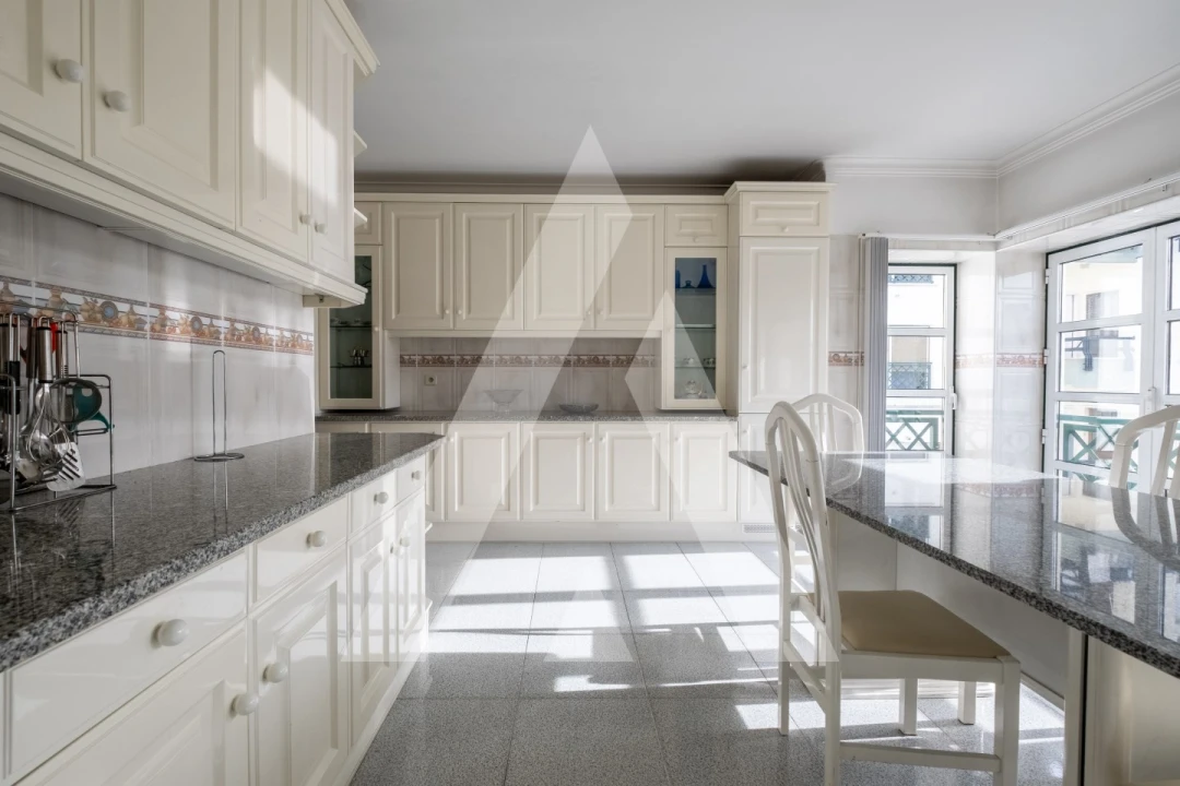 Apartamento T4 para Venda em São João Baptista e Santa Maria dos Olivais Foto 13