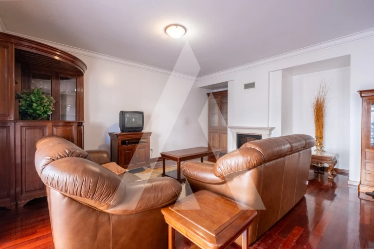 Apartamento T4 para Venda em São João Baptista e Santa Maria dos Olivais Foto 2