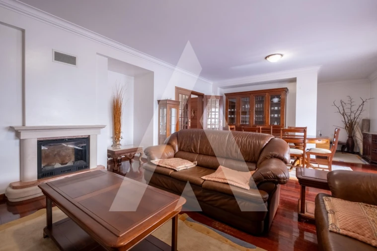 Apartamento T4 para Venda em São João Baptista e Santa Maria dos Olivais Foto 5