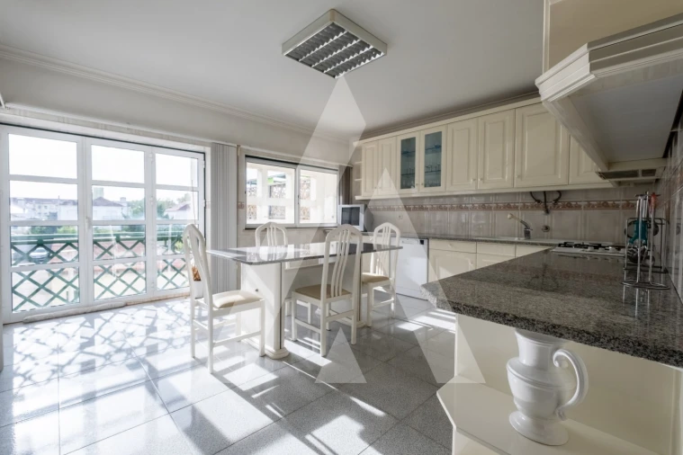 Apartamento T4 para Venda em São João Baptista e Santa Maria dos Olivais Foto 8