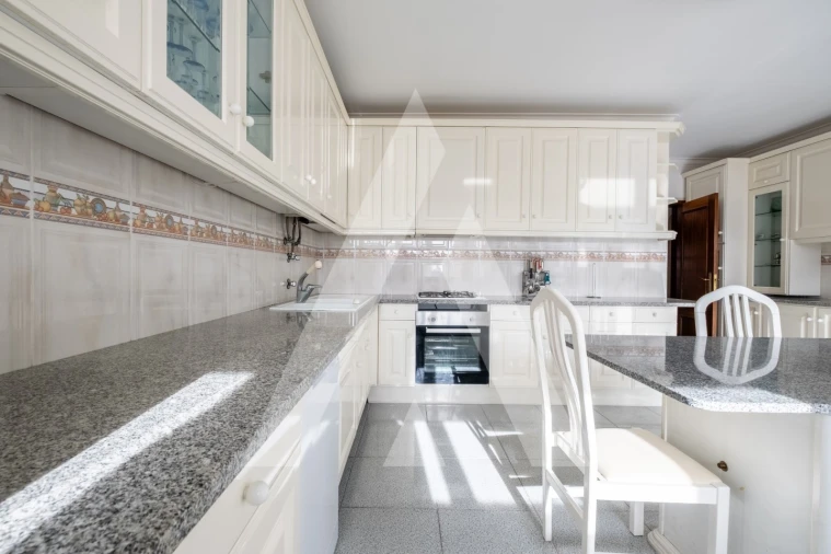 Apartamento T4 para Venda em São João Baptista e Santa Maria dos Olivais Foto 11