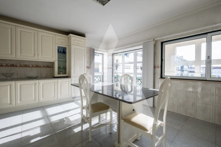 Apartamento T4 para Venda em São João Baptista e Santa Maria dos Olivais Foto 12