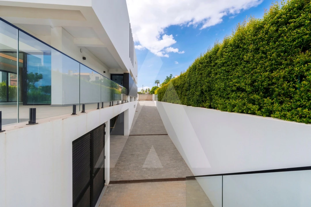 Moradia T4 para Venda em Quarteira Foto 32