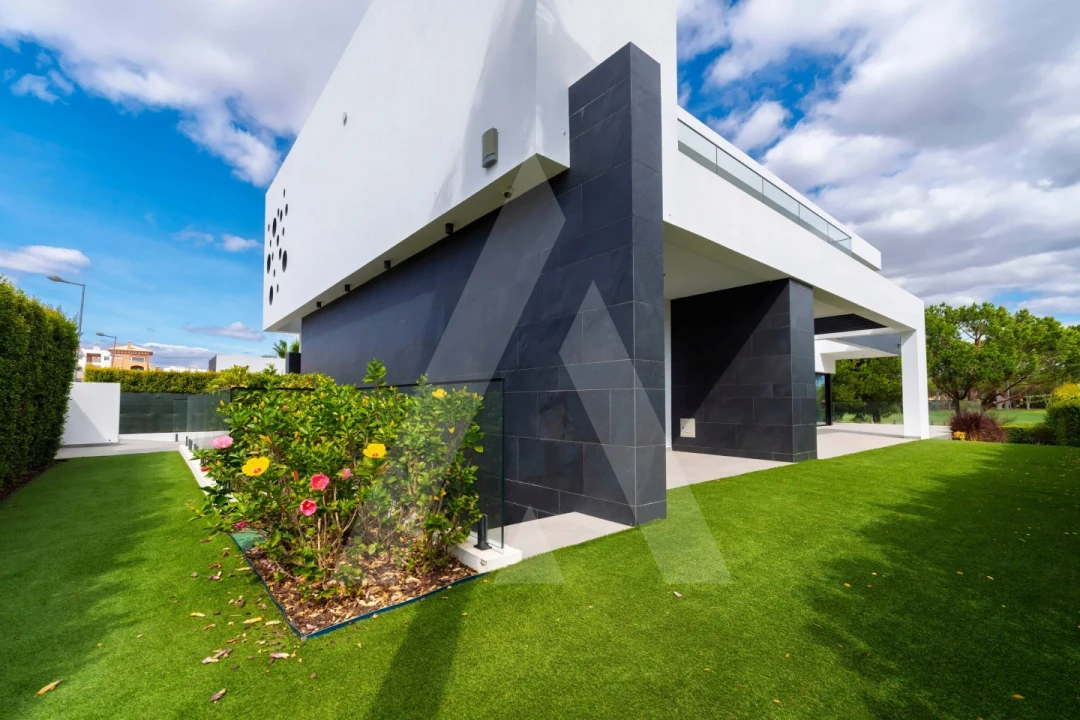 Moradia T4 para Venda em Quarteira Foto 83