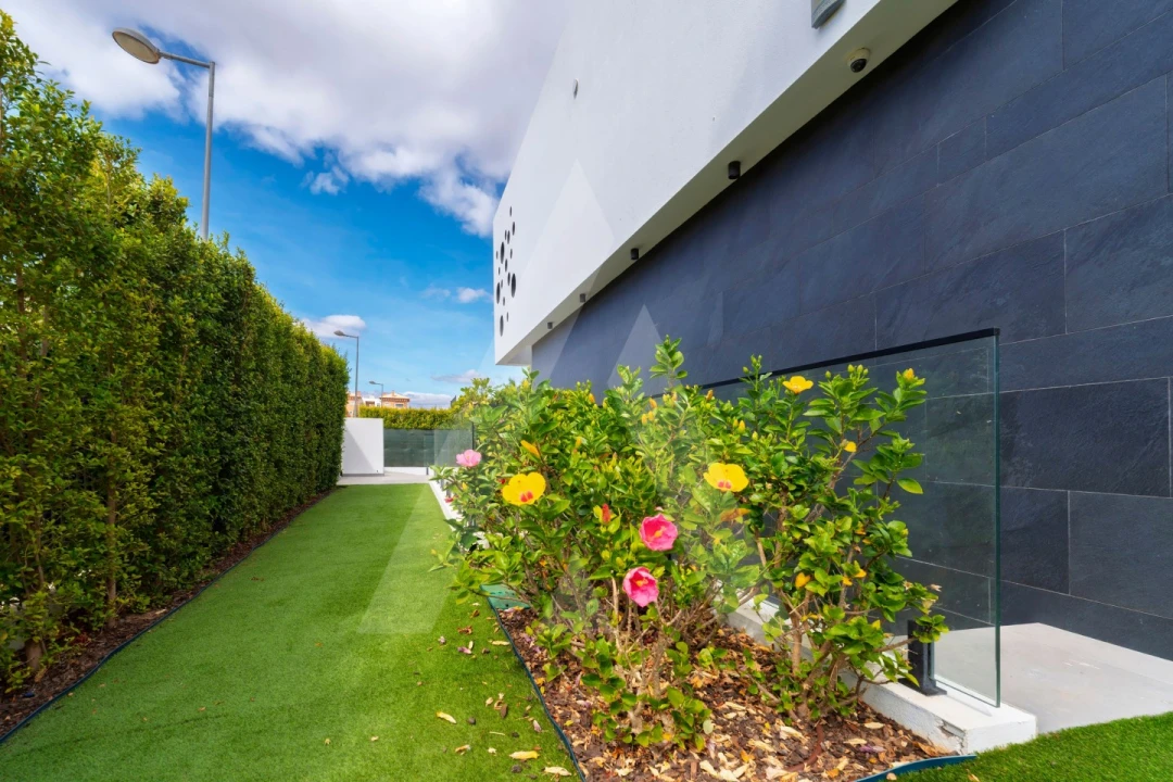 Moradia T4 para Venda em Quarteira Foto 84