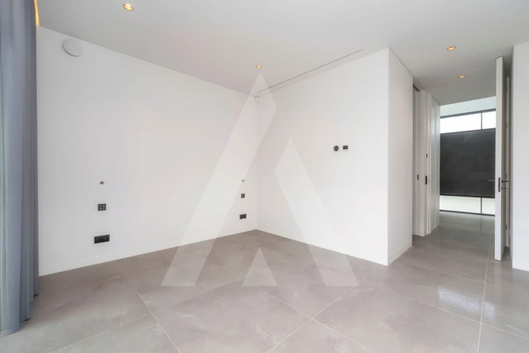 Moradia T4 para Venda em Quarteira Foto 3