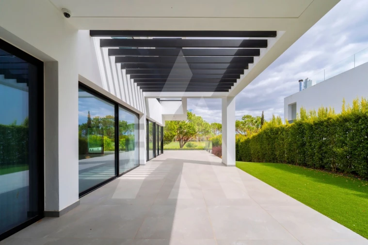 Moradia T4 para Venda em Quarteira Foto 17