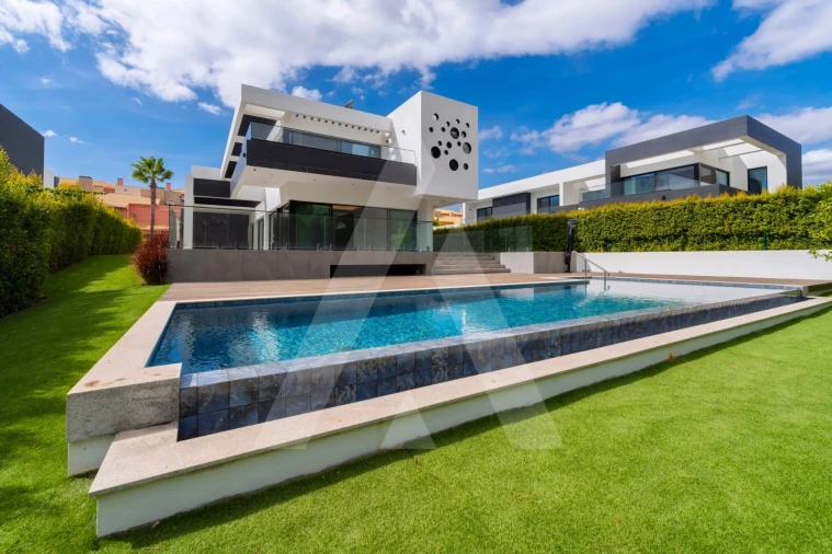 Moradia T4 para Venda em Quarteira Foto 26