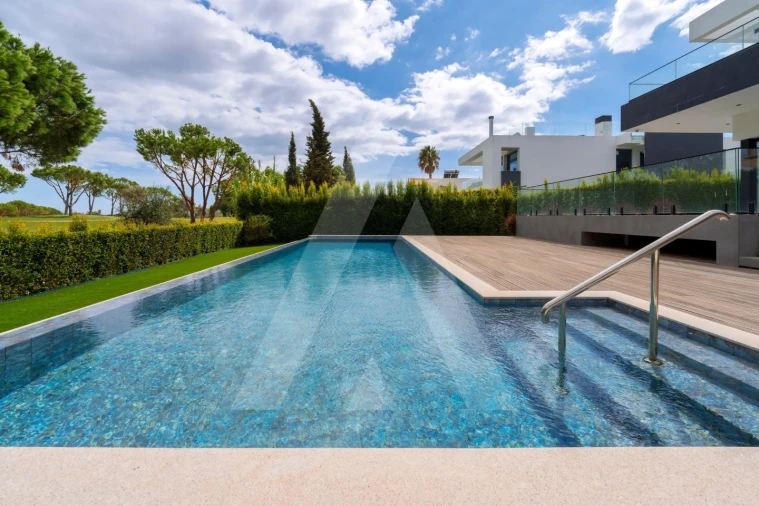 Moradia T4 para Venda em Quarteira Foto 33