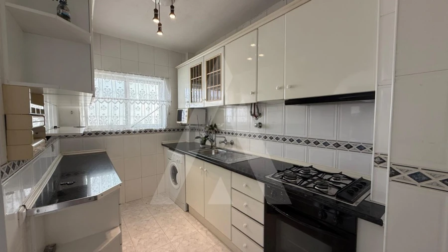 Apartamento T2 para Venda em Quarteira Foto 3