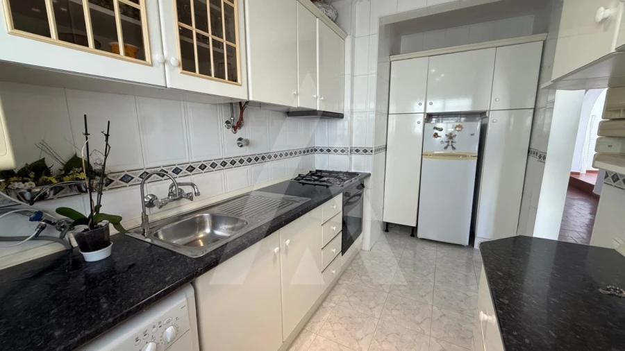 Apartamento T2 para Venda em Quarteira Foto 5