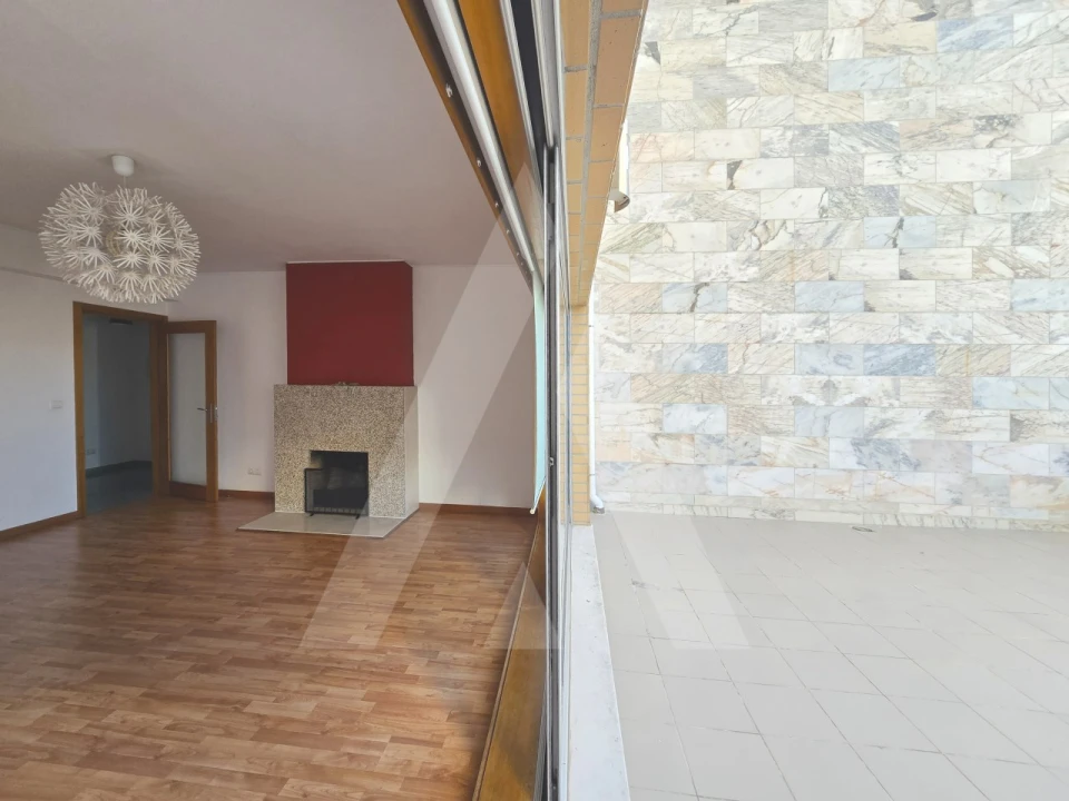 Apartamento T1 para Arrendamento em Aradas Foto 4