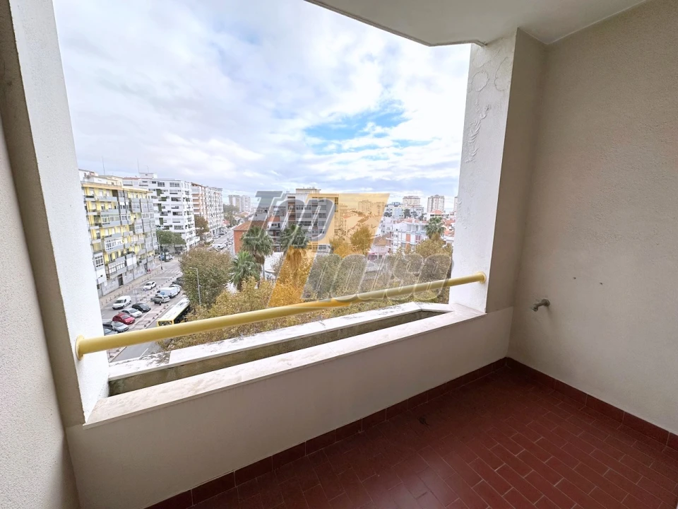 Apartamento T2 para Venda em Costa da Caparica Foto 16