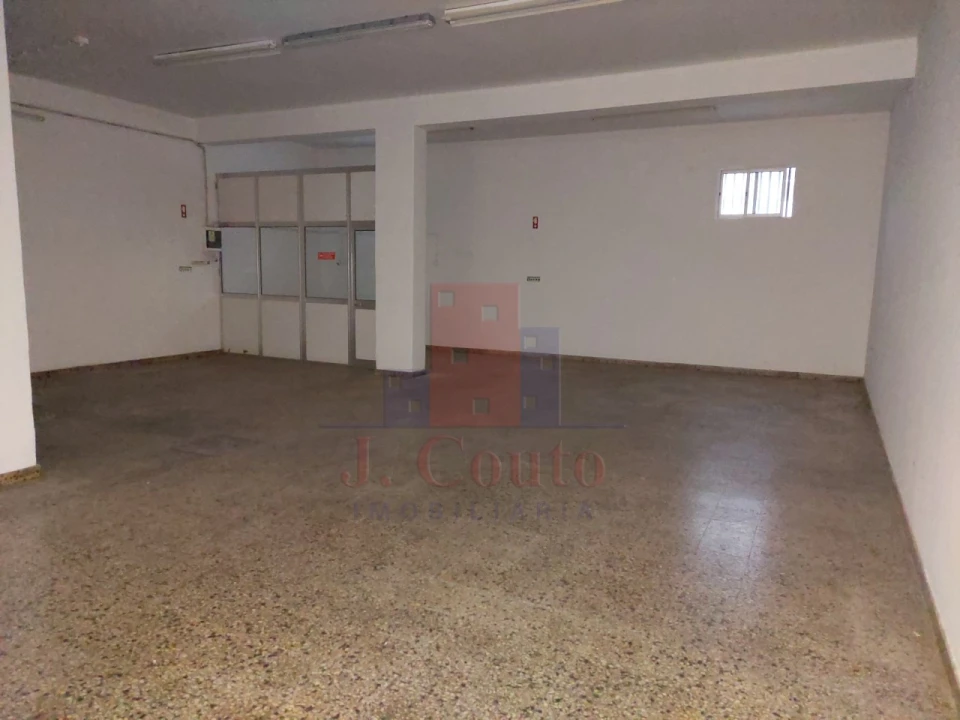 Loja para Arrendamento em Nossa Senhora do Pópulo, Coto e São Gregório Foto 2