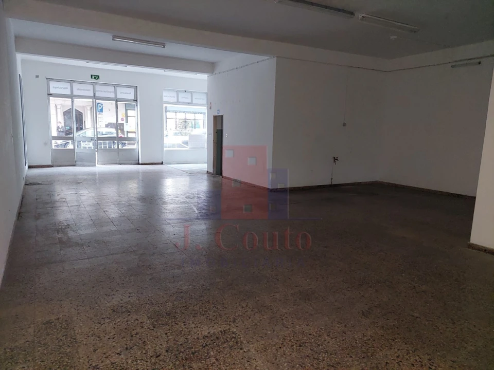 Loja para Arrendamento em Nossa Senhora do Pópulo, Coto e São Gregório Foto 6