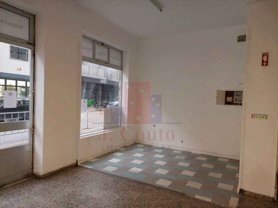 Loja para Arrendamento em Nossa Senhora do Pópulo, Coto e São Gregório Foto 11