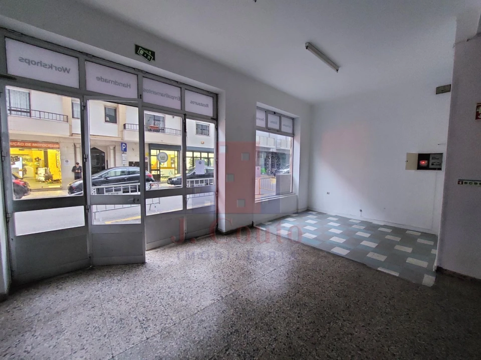 Loja para Arrendamento em Nossa Senhora do Pópulo, Coto e São Gregório Foto 12