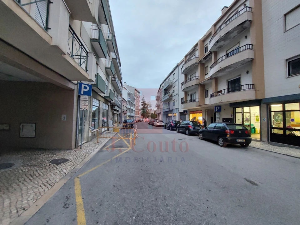 Loja para Arrendamento em Nossa Senhora do Pópulo, Coto e São Gregório Foto 14