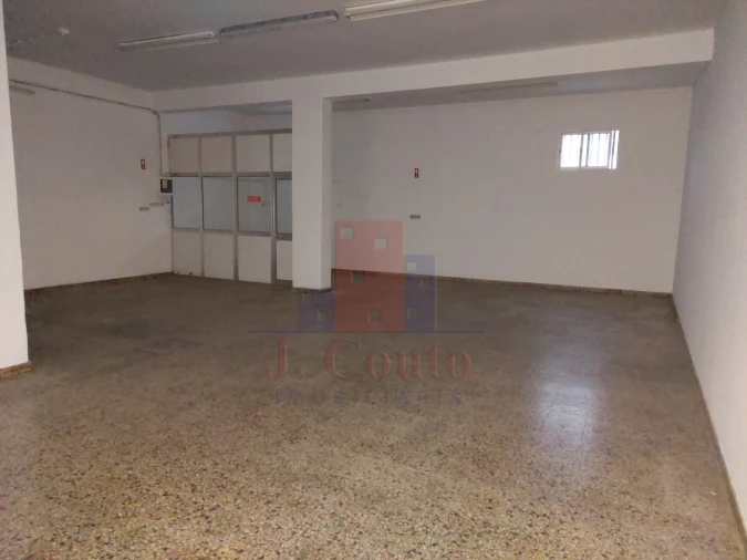 Loja para Arrendamento em Nossa Senhora do Pópulo, Coto e São Gregório Foto 2