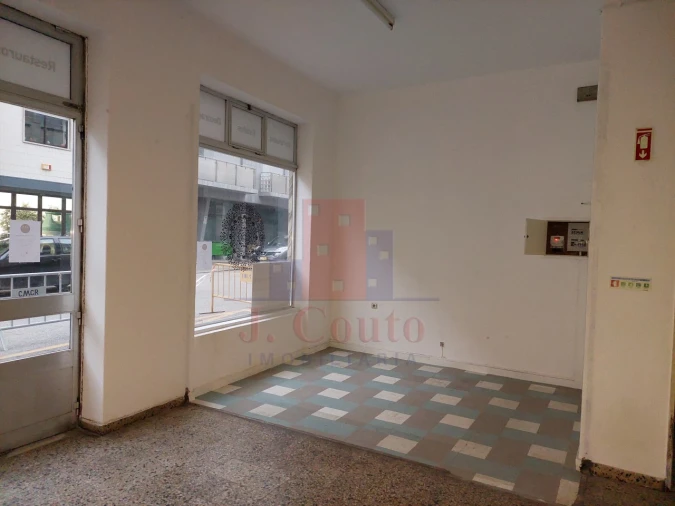 Loja para Arrendamento em Nossa Senhora do Pópulo, Coto e São Gregório Foto 11