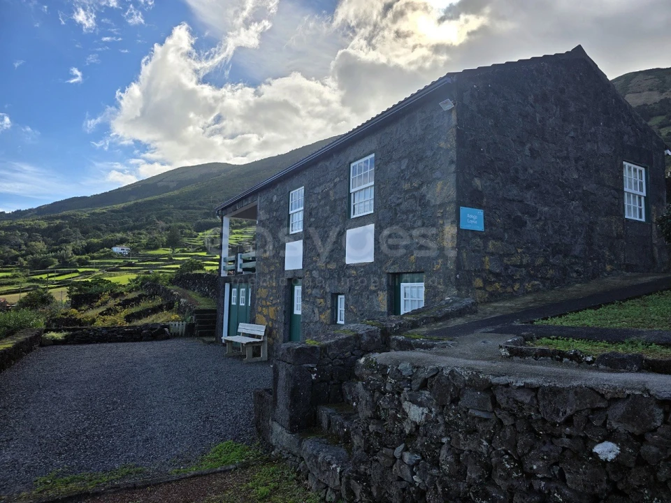 Moradia T4 para Venda em Santo Amaro Foto 3