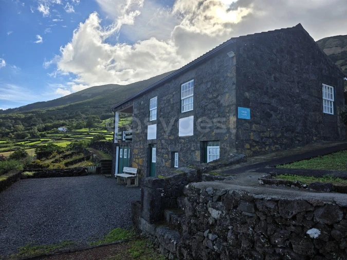 Moradia T4 para Venda em Santo Amaro Foto 3