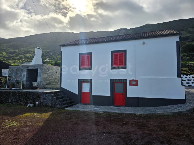 Moradia T4 para Venda em Santo Amaro Foto 2