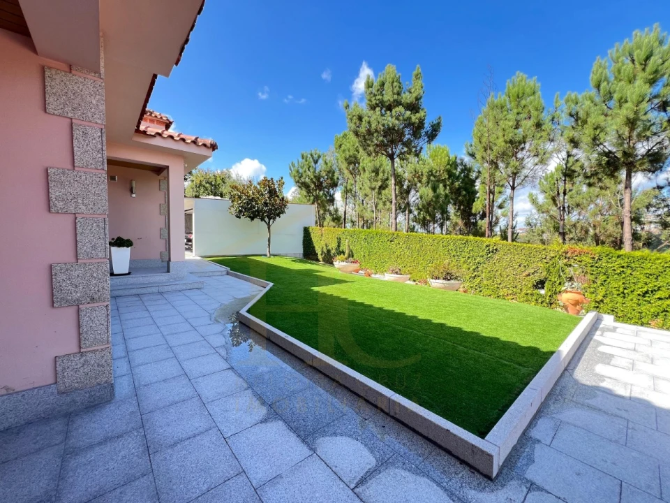 Moradia T3 para Venda em Travanca Foto 31