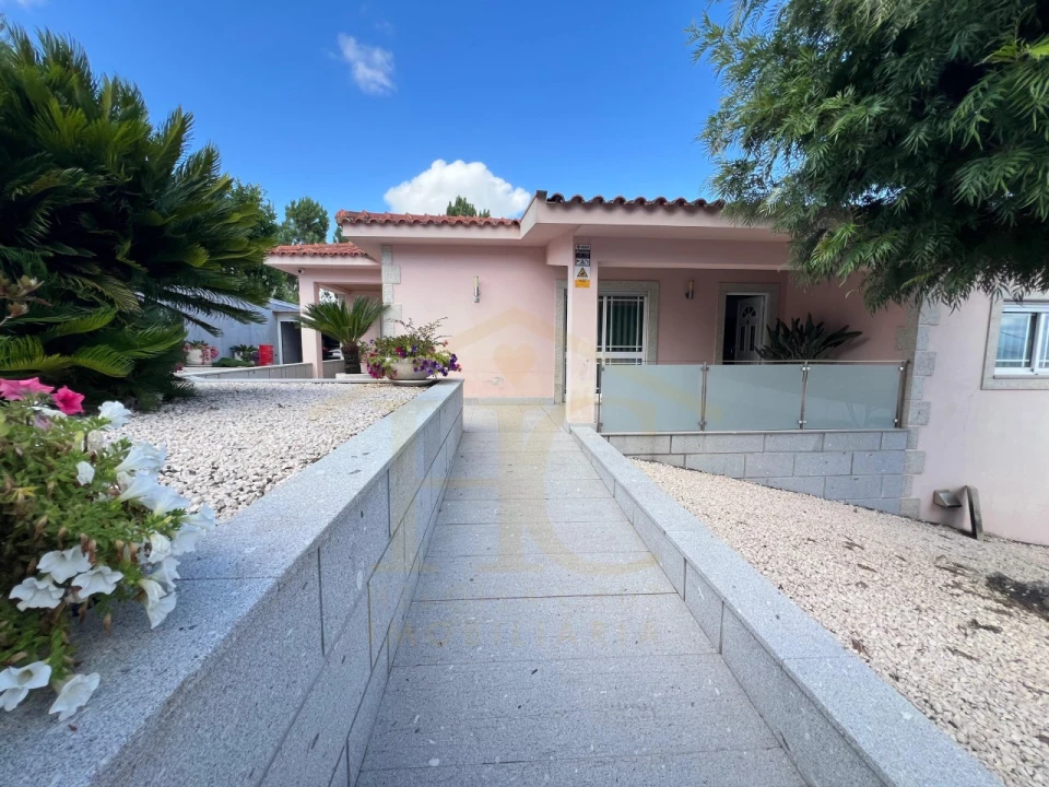 Moradia T3 para Venda em Travanca Foto 34