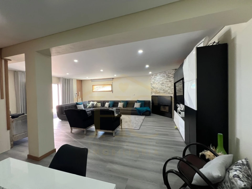 Moradia T3 para Venda em Travanca Foto 37