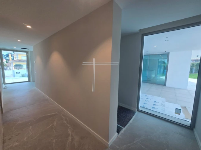 Moradia T5 para Venda em Corroios Foto 23