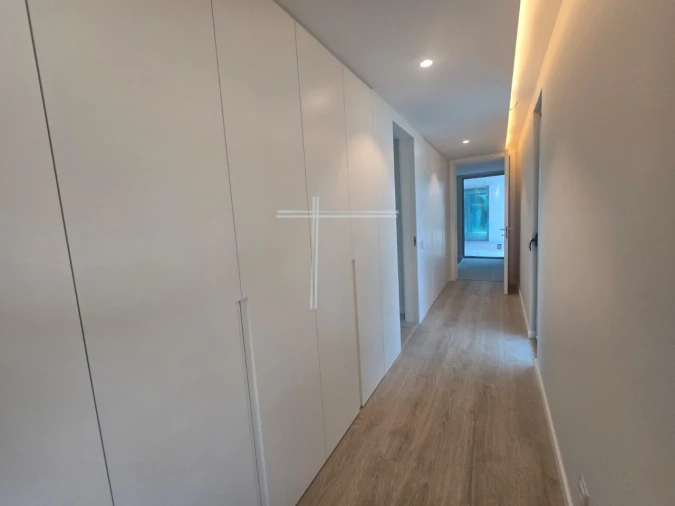 Moradia T5 para Venda em Corroios Foto 24