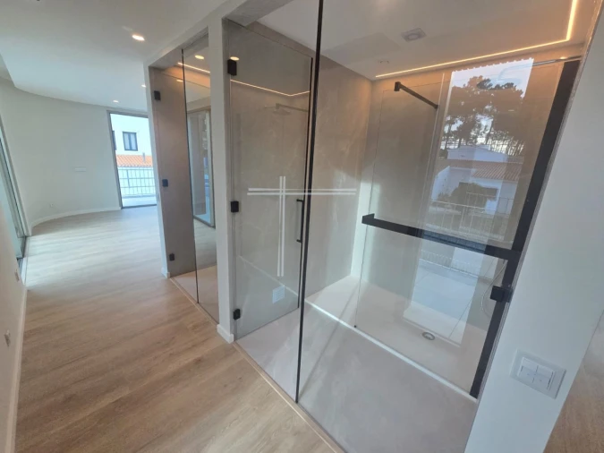 Moradia T5 para Venda em Corroios Foto 36