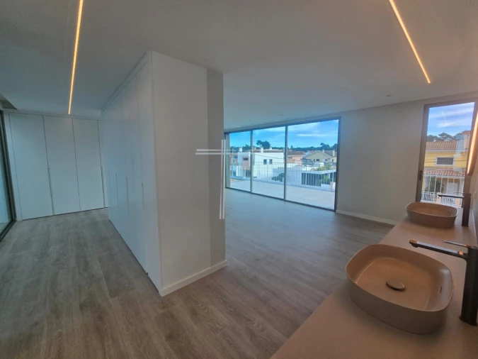 Moradia T5 para Venda em Corroios Foto 41