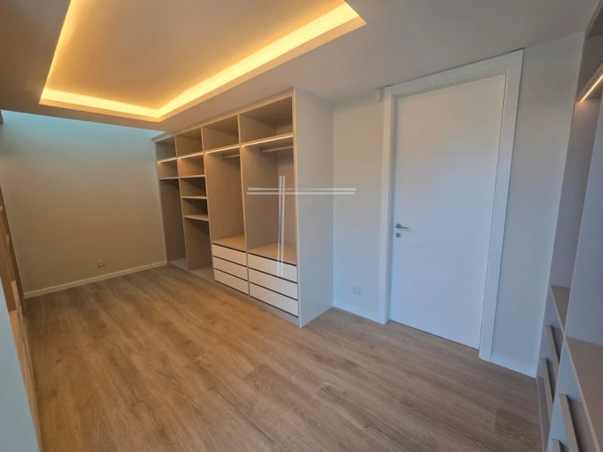 Moradia T5 para Venda em Corroios Foto 51