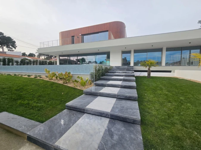 Moradia T5 para Venda em Corroios Foto 75