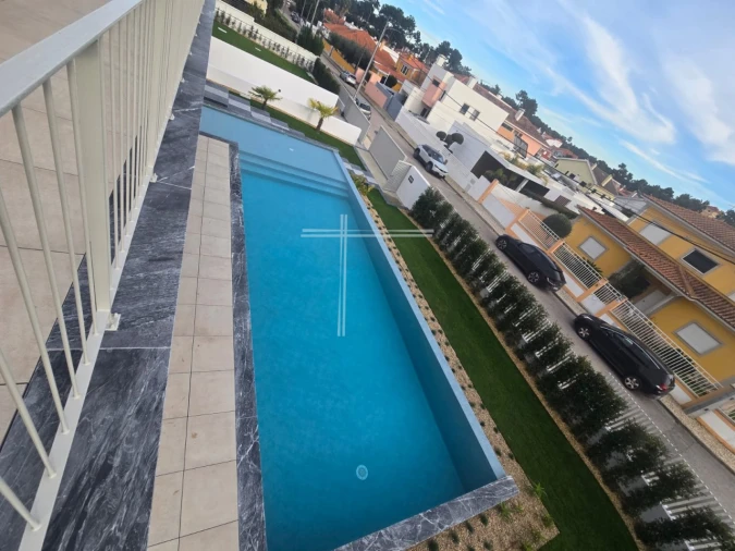 Moradia T5 para Venda em Corroios Foto 77