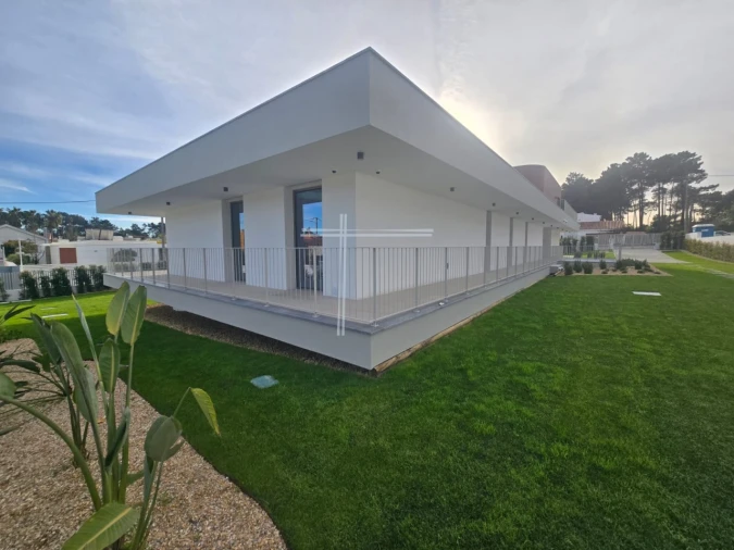 Moradia T5 para Venda em Corroios Foto 83