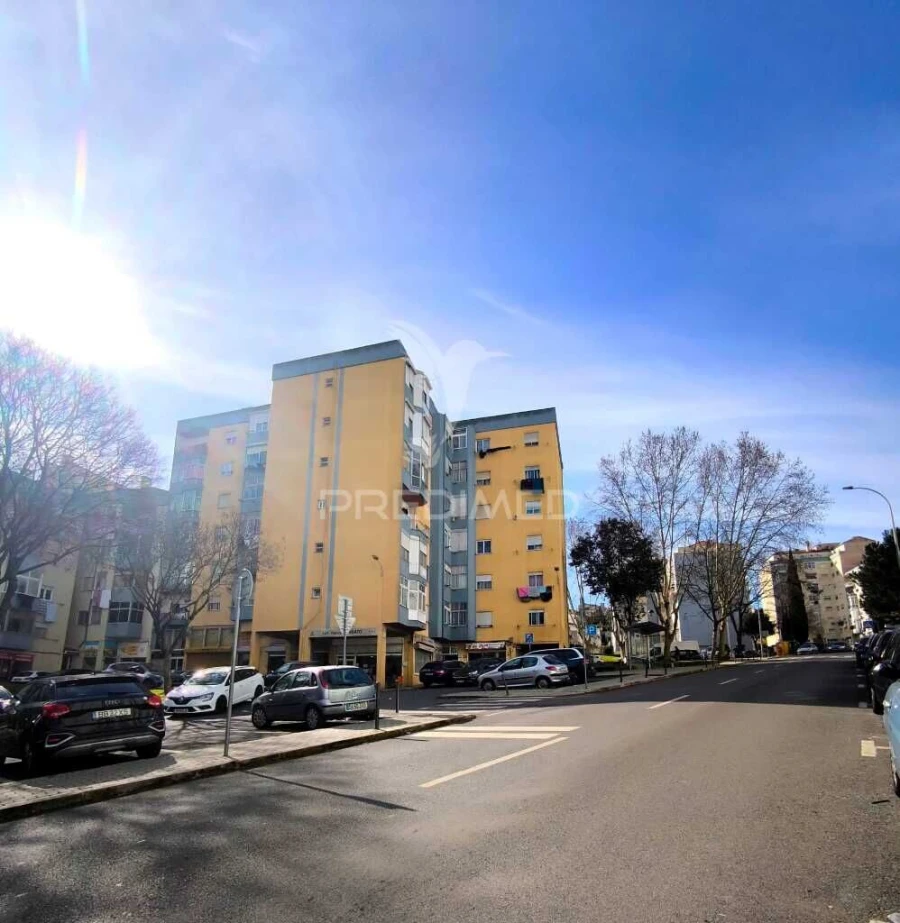 Apartamento para Venda em Alfragide Foto 12