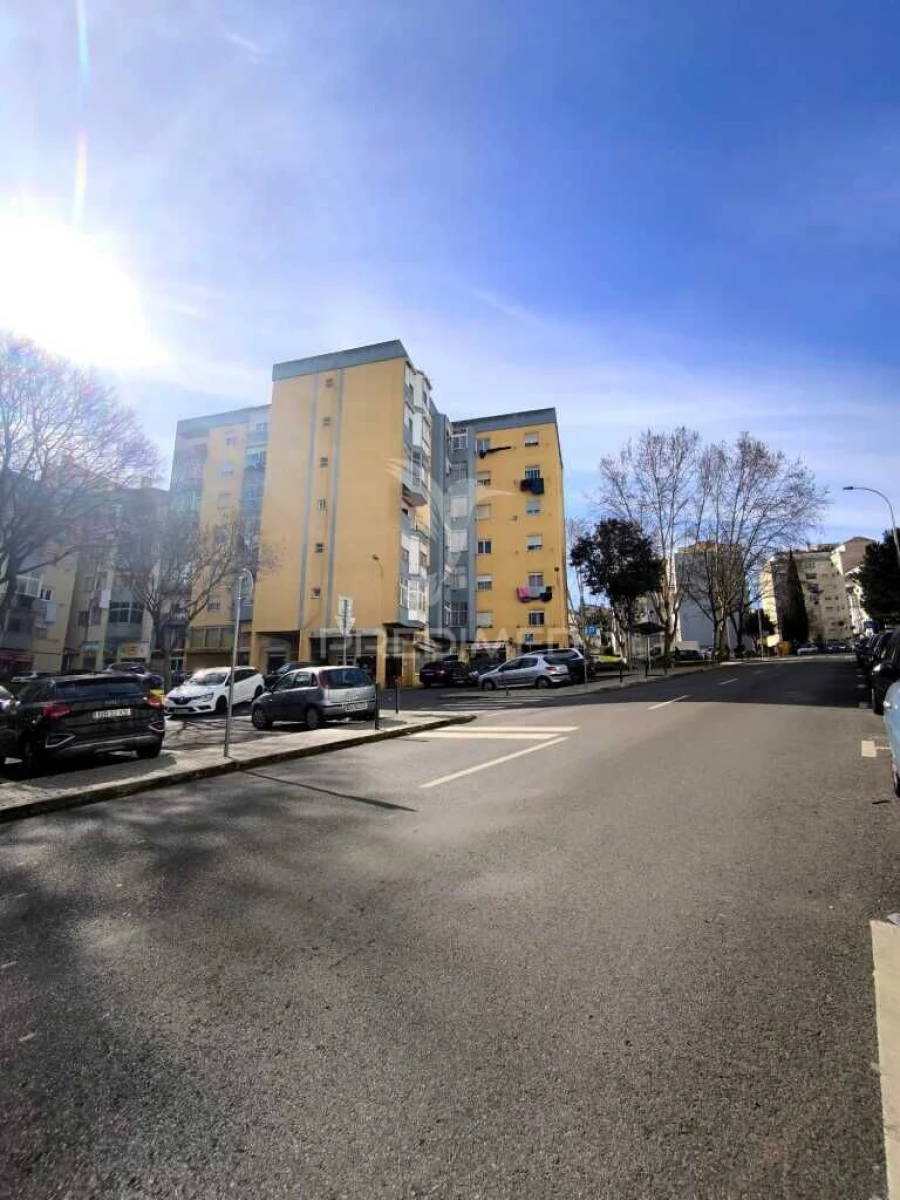 Apartamento para Venda em Alfragide Foto 13