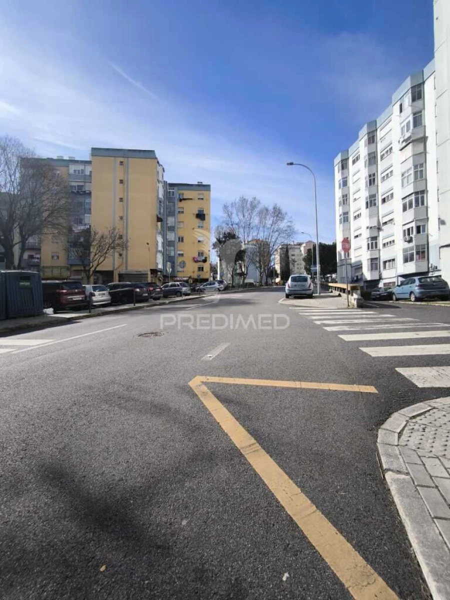 Apartamento para Venda em Alfragide Foto 11