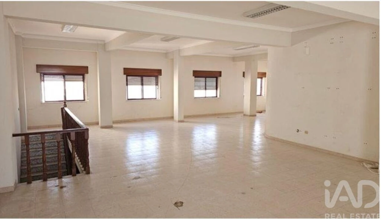 Loja para Venda em Amora Foto 1