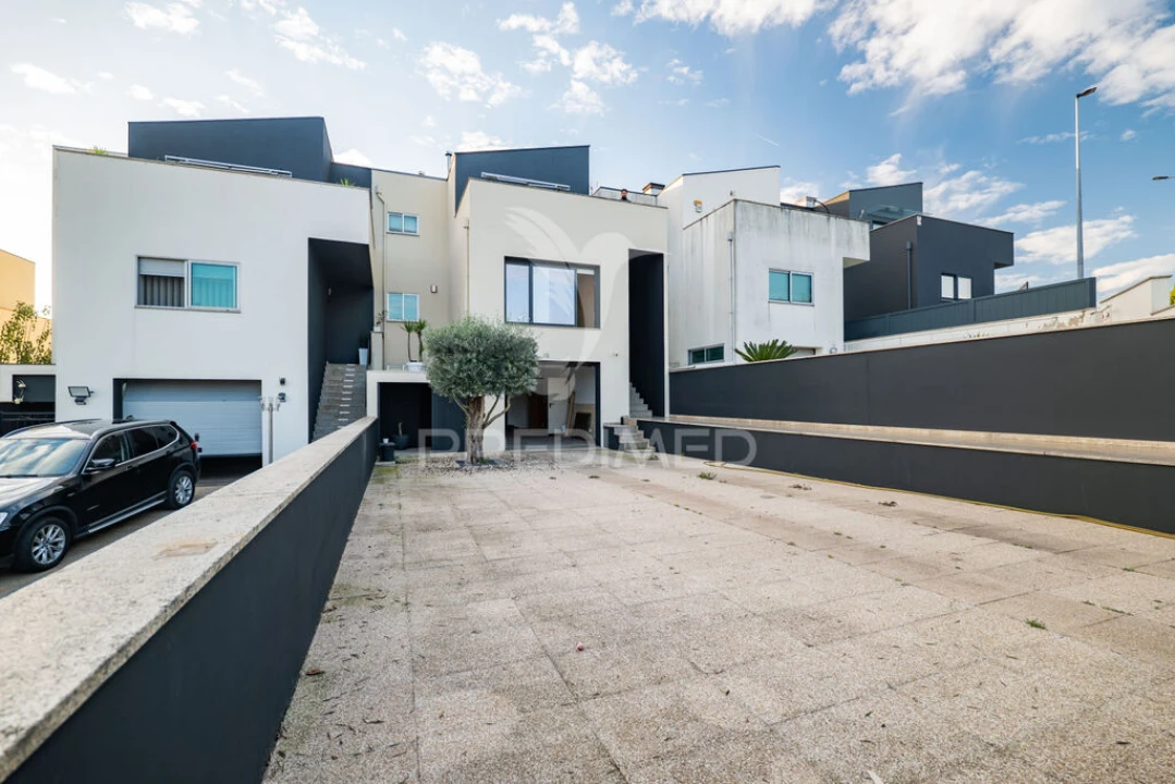 Moradia T3 para Venda em Carrazedo Foto 1