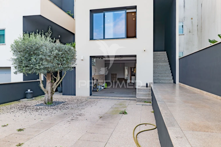 Moradia T3 para Venda em Carrazedo Foto 3