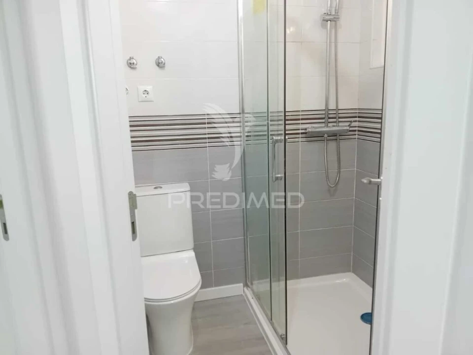 Apartamento T2 para Venda em Pontinha e Famões Foto 10