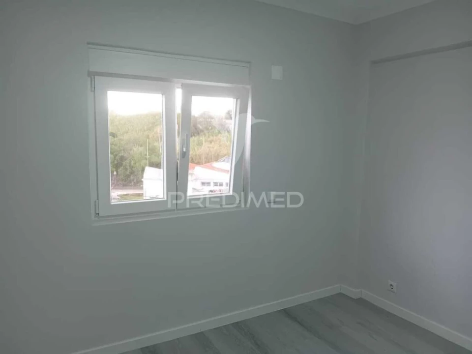 Apartamento T2 para Venda em Pontinha e Famões Foto 7