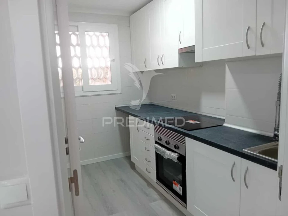 Apartamento T2 para Venda em Pontinha e Famões Foto 1