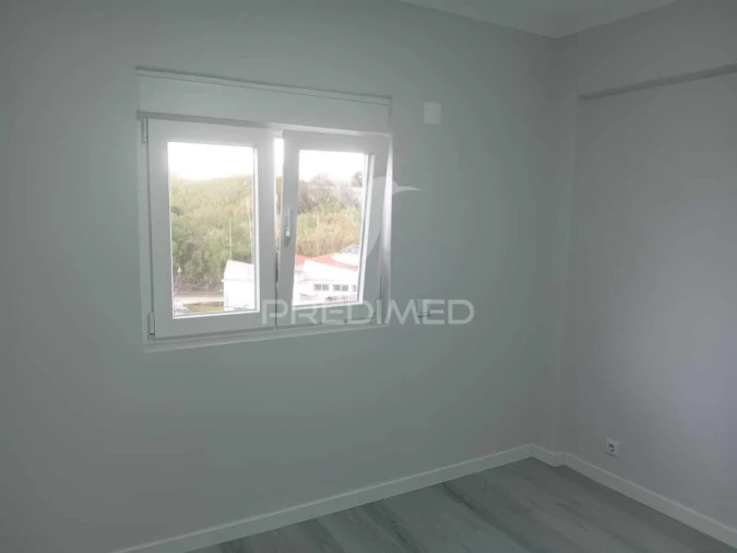 Apartamento T2 para Venda em Pontinha e Famões Foto 4