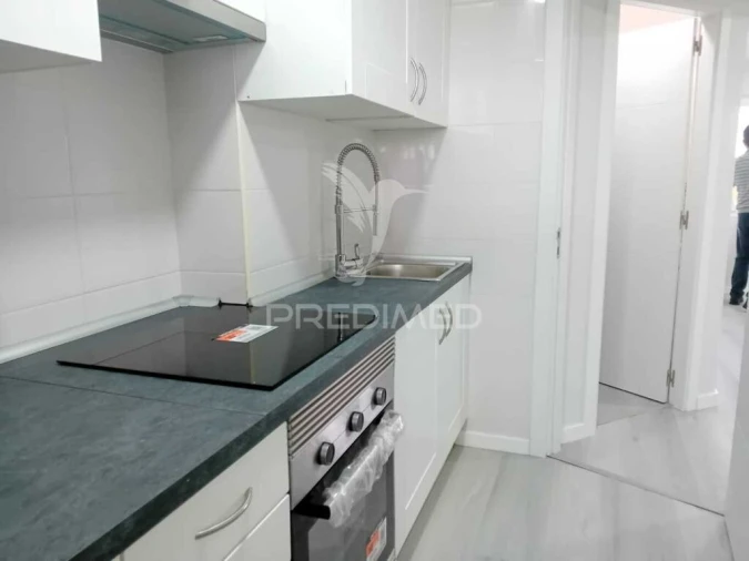 Apartamento T2 para Venda em Pontinha e Famões Foto 3