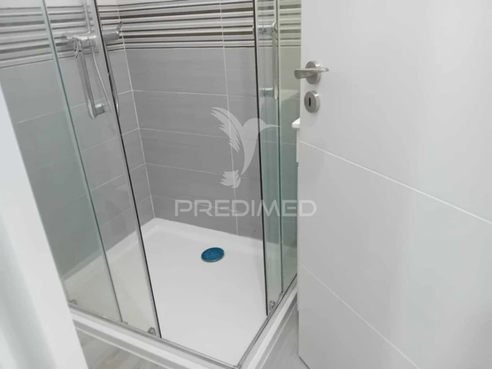 Apartamento T2 para Venda em Pontinha e Famões Foto 9